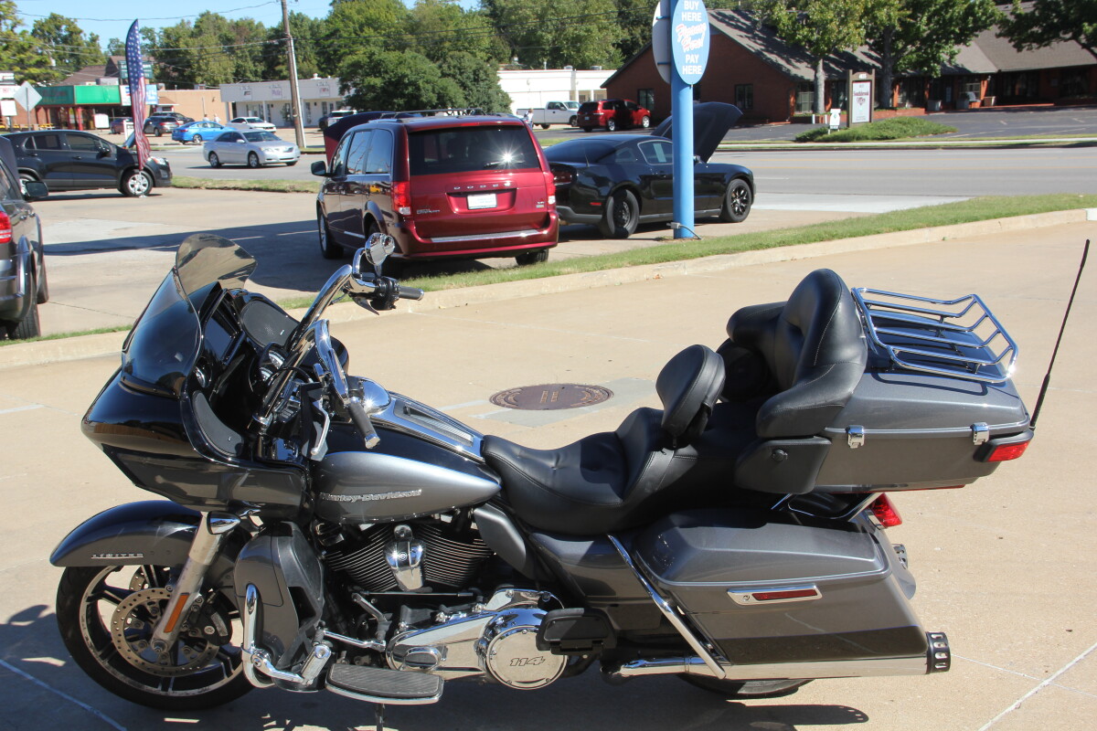 2022 Harley-Davidson Road Glide Limited Gauntlet Gray Metallic/Vivid Black - Photo 3