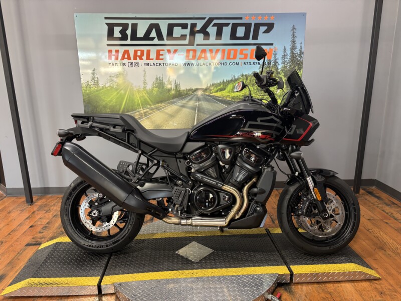 2025 Harley-Davidson® Pan America® 1250 ST VIVID BLACK