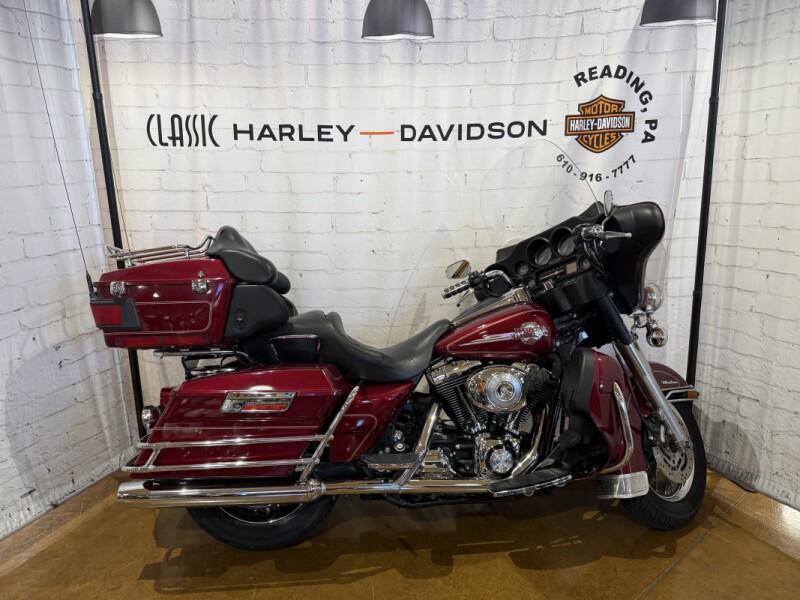 2005 Harley-Davidson® Electra Glide® Ultra Classic® FLHTCU 600056 Lava Red Sunglo