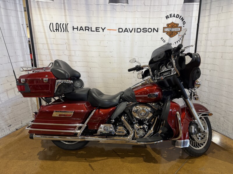 2009 Harley-Davidson® Electra Glide® Ultra Classic® FLHTCU 630729 Red Hot Sunglo