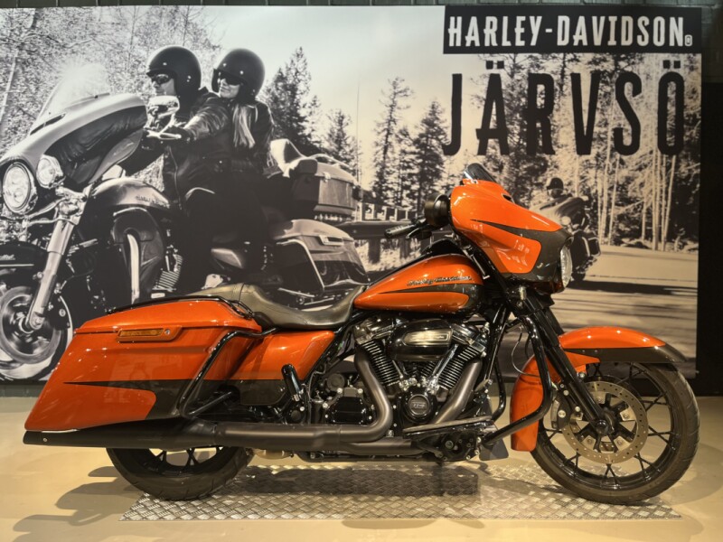 2020 Harley-Davidson® Street Glide® Special Scorched Orange/Silver Flux