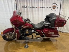 2005 Harley-Davidson® Electra Glide® Ultra Classic® FLHTCU 600056 Lava Red Sunglo thumb 0