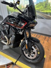 2025 Harley-Davidson® Pan America® 1250 ST VIVID BLACK thumb 2