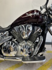 2007 Honda VTX 1300R7 Candy Black Cherry thumb 1