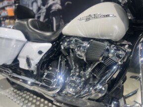 2017 Harley-Davidson® Street Glide® Special Crushed Ice Pearl thumb 2