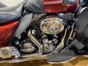 2009 Harley-Davidson® Electra Glide® Ultra Classic® FLHTCU 630729 Red Hot Sunglo thumb 2
