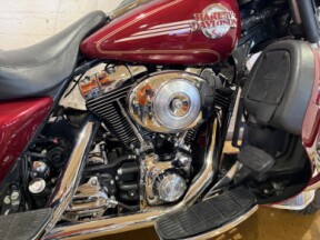 2005 Harley-Davidson® Electra Glide® Ultra Classic® FLHTCU 600056 Lava Red Sunglo thumb 2