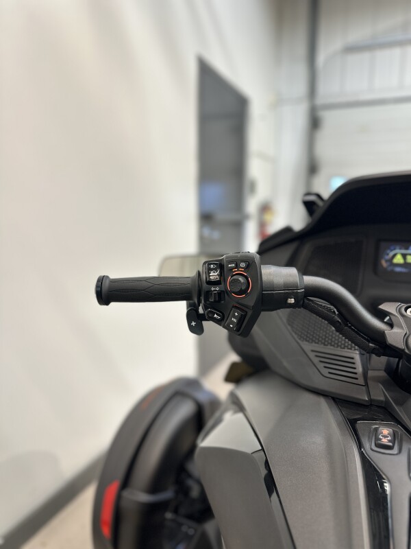 2022 Can-Am Spyder RT Limited Carbon Black Dark Edition - Photo 7