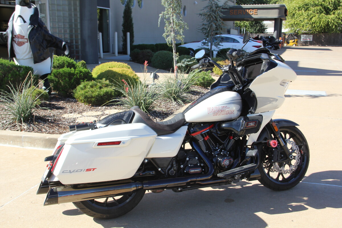 2024 Harley-Davidson CVO Road Glide ST Golden White Pearl - Photo 5