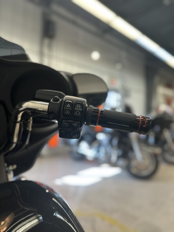 2022 Harley-Davidson Street Glide Vivid Black - Photo 10