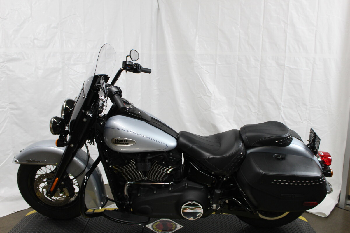Harley-Davidson Heritage Classic 114 2024 FLHCS 041576T ATLAS SLV MTLIC W/ PINSTRIP - Photo 5