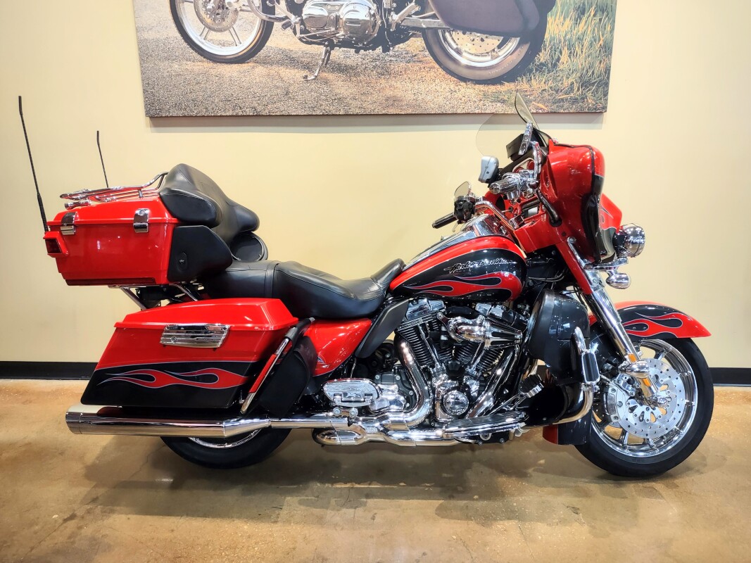 CVO Ultra Classic Electra Glide - Photo 2