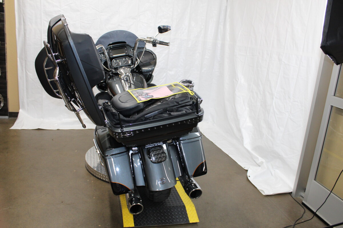 Harley-Davidson CVO Road Glide Ultra 2016 FLTRUSE 955089T CHR SLT/BARB DT W/PINSTRIPE - Photo 4