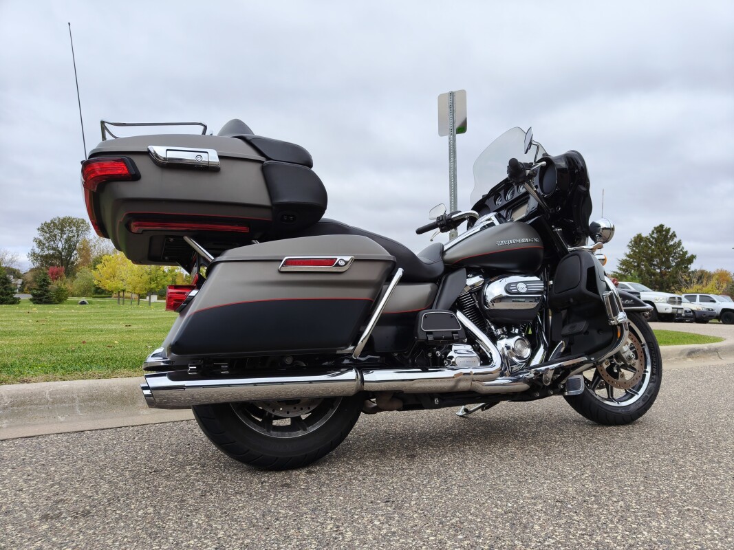 2018 Harley-Davidson Ultra Limited Industrial Gray Denim/Black Denim - Photo 4
