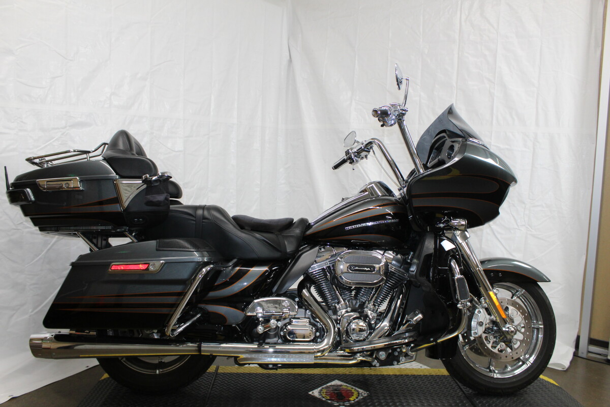 Harley-Davidson CVO Road Glide Ultra 2016 FLTRUSE 955089T CHR SLT/BARB DT W/PINSTRIPE
