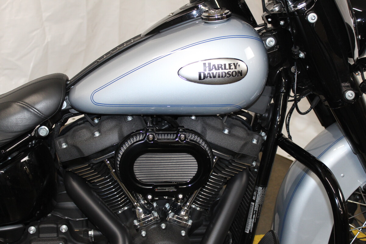 Harley-Davidson Heritage Classic 114 2024 FLHCS 041576T ATLAS SLV MTLIC W/ PINSTRIP - Photo 9