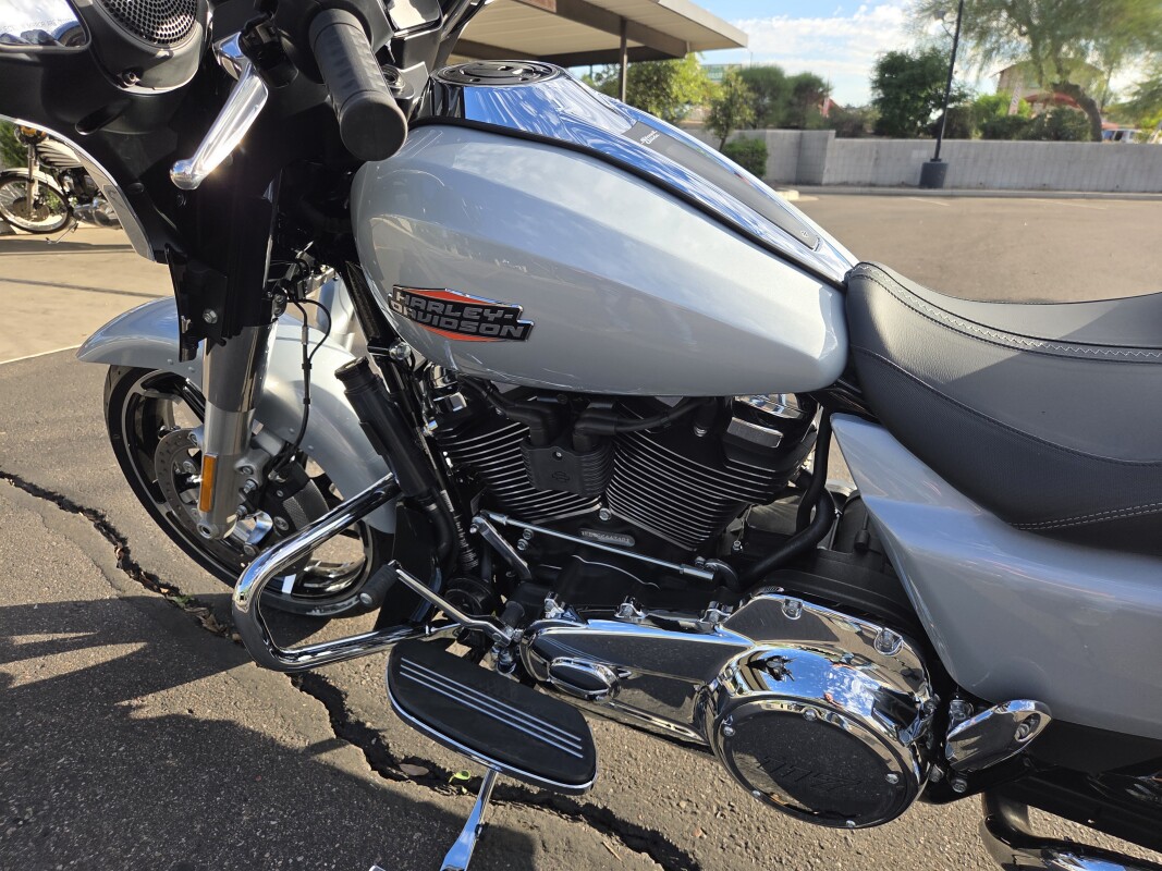 FLHX 2025 Street Glide - Photo 5