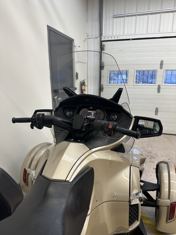 2017 Can-Am Spyder RT Champagne - Photo 8