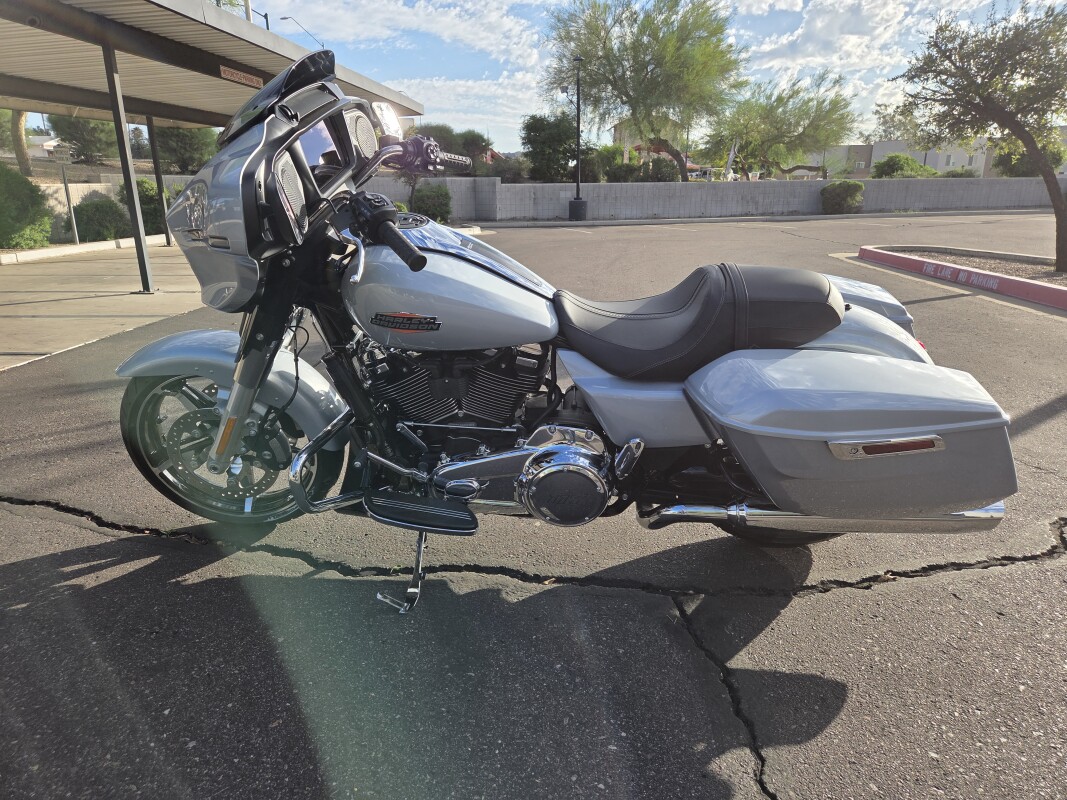 FLHX 2025 Street Glide - Photo 4