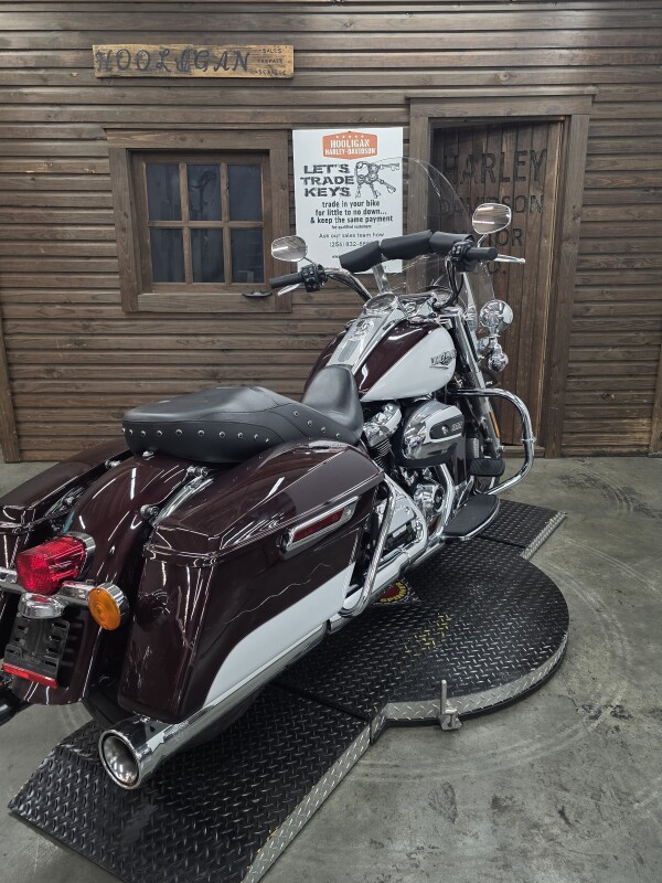 2021 Harley-Davidson Road King MIDNT CRIM/ STONE WASH WH P - Photo 3