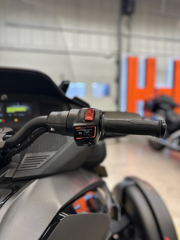2022 Can-Am Spyder RT Limited Carbon Black Dark Edition - Photo 8