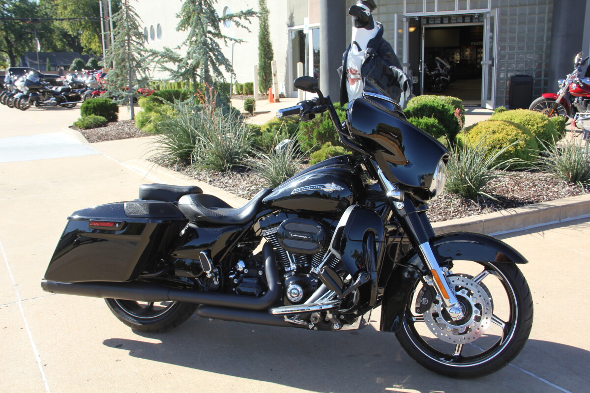 2016 Harley-Davidson CVO Street Glide - Photo 4