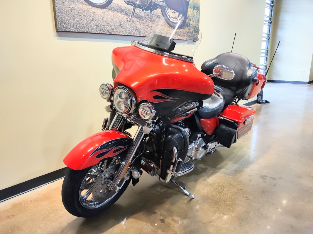 CVO Ultra Classic Electra Glide - Photo 4