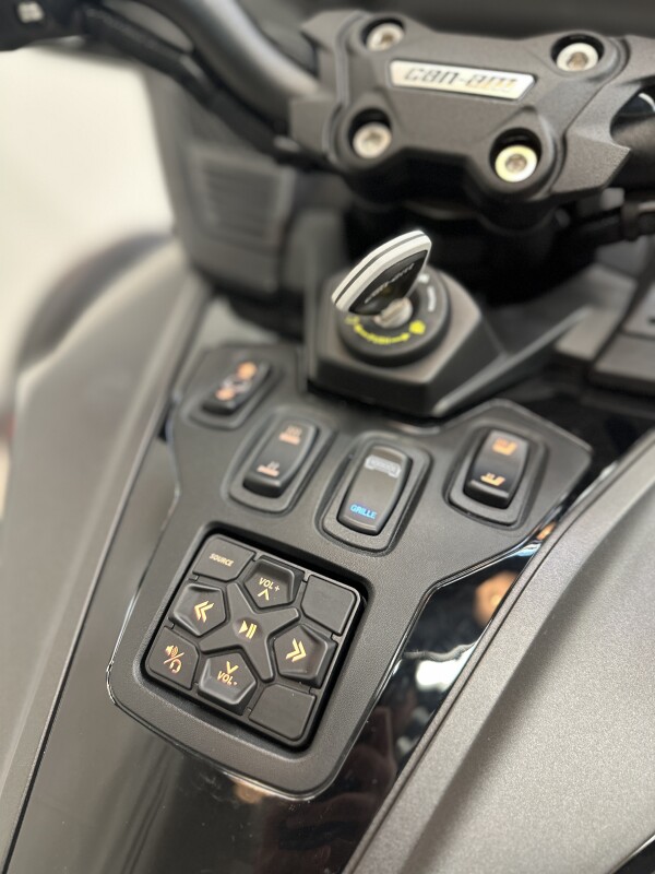 2022 Can-Am Spyder RT Limited Carbon Black Dark Edition - Photo 9