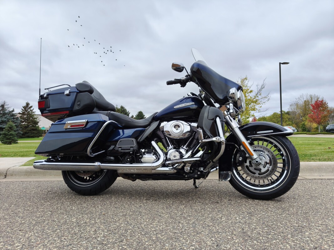 2013 Harley-Davidson Electra Glide Ultra Limited Big Blue Pearl/Vivid Black