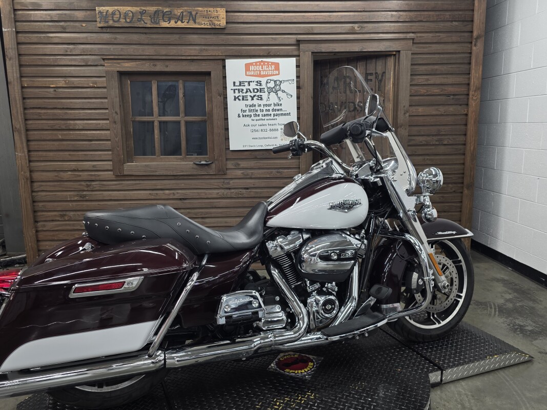 2021 Harley-Davidson Road King MIDNT CRIM/ STONE WASH WH P - Photo 2