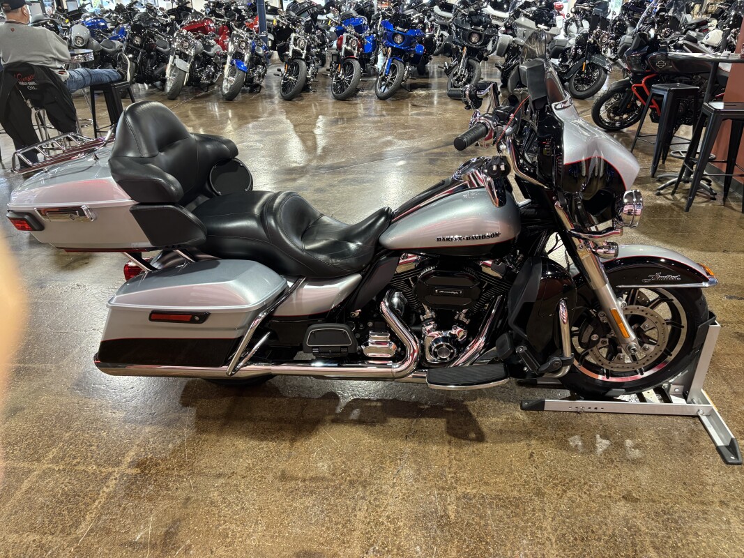 Harley-Davidson Ultra Limited 2015 FLHTK BRIL SLVR/V BLK W/ PINSTRIP