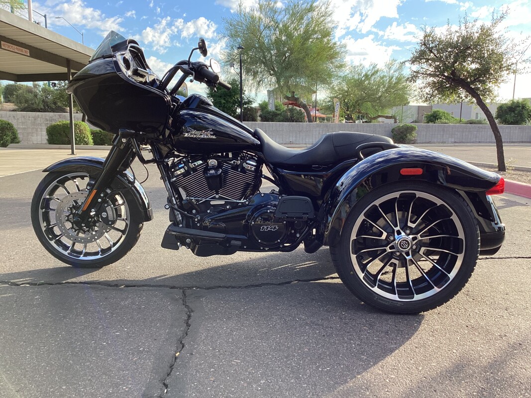 FLTRT 2025 Road Glide 3 - Photo 4