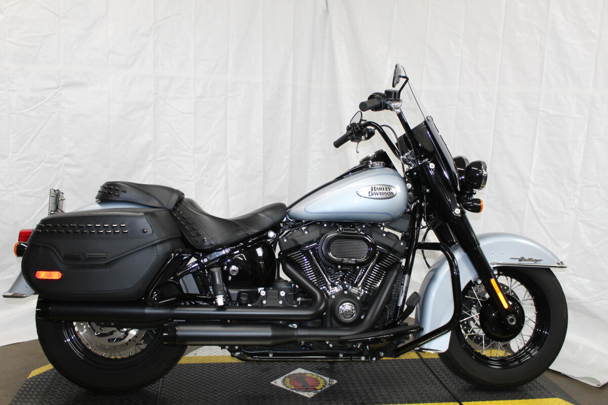 Harley-Davidson Heritage Classic 114 2024 FLHCS 041576T ATLAS SLV MTLIC W/ PINSTRIP