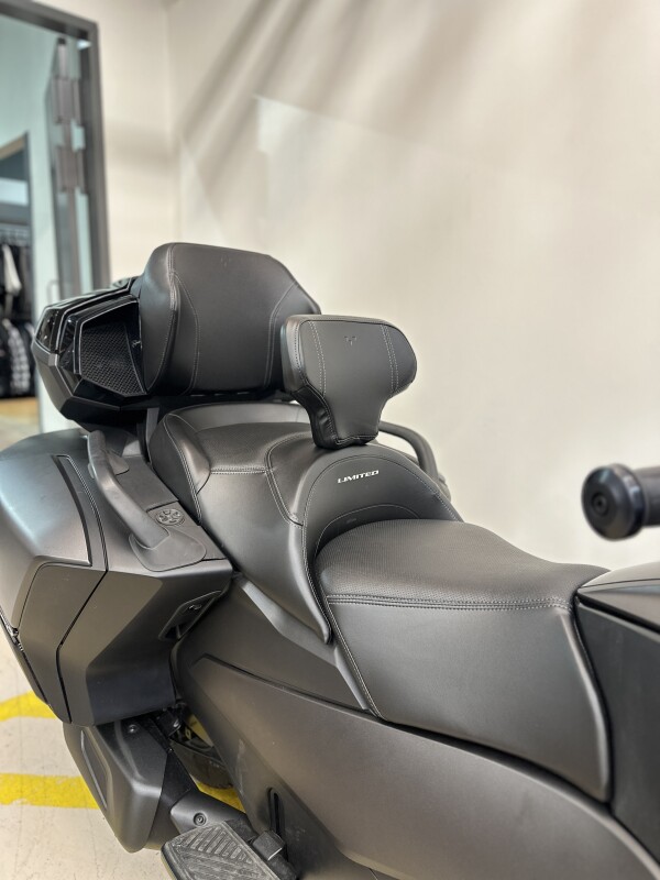 2022 Can-Am Spyder RT Limited Carbon Black Dark Edition - Photo 10
