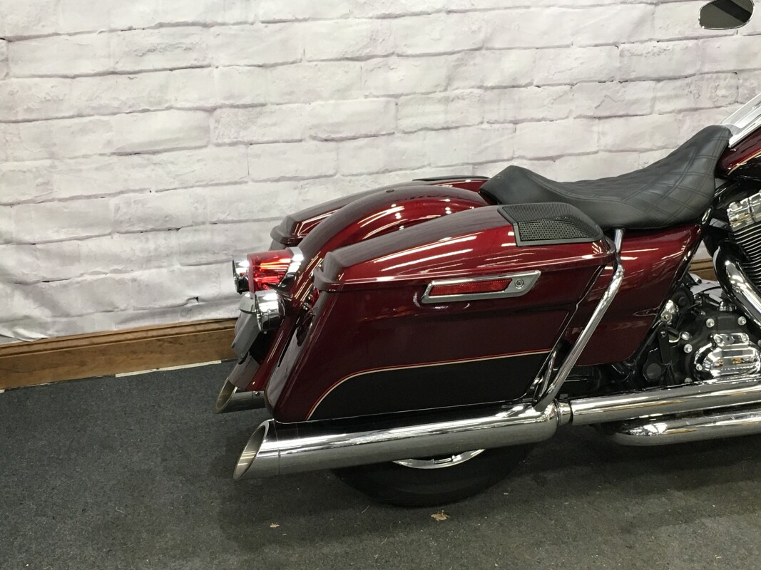 2015 Harley-Davidson Road King Classic Mys Red Sunglo/Blackened Cayenne Sunglo FLHR - Photo 2