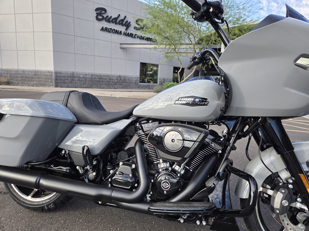 FLTRX 2025 Road Glide - Photo 2