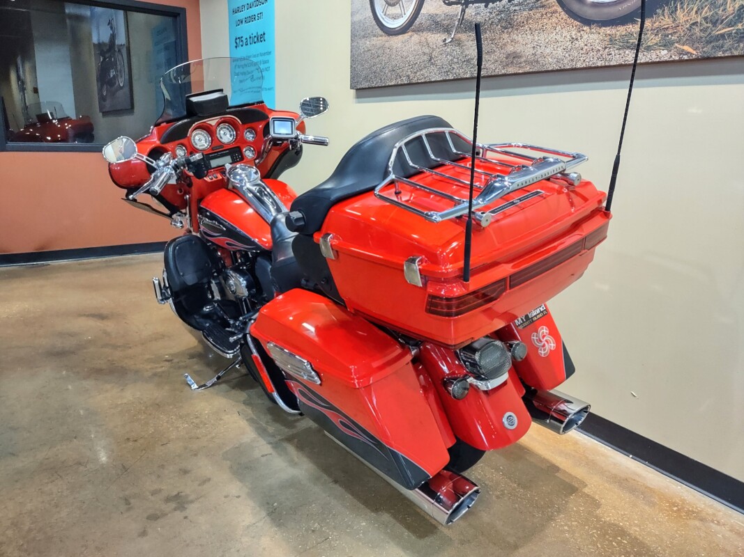 CVO Ultra Classic Electra Glide - Photo 8