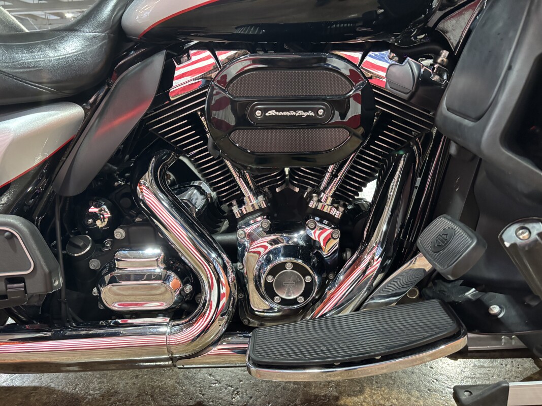 Harley-Davidson Ultra Limited 2015 FLHTK BRIL SLVR/V BLK W/ PINSTRIP - Photo 4