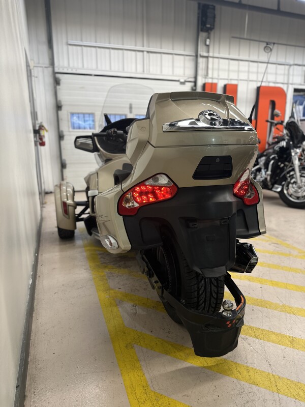 2017 Can-Am Spyder RT Champagne - Photo 6