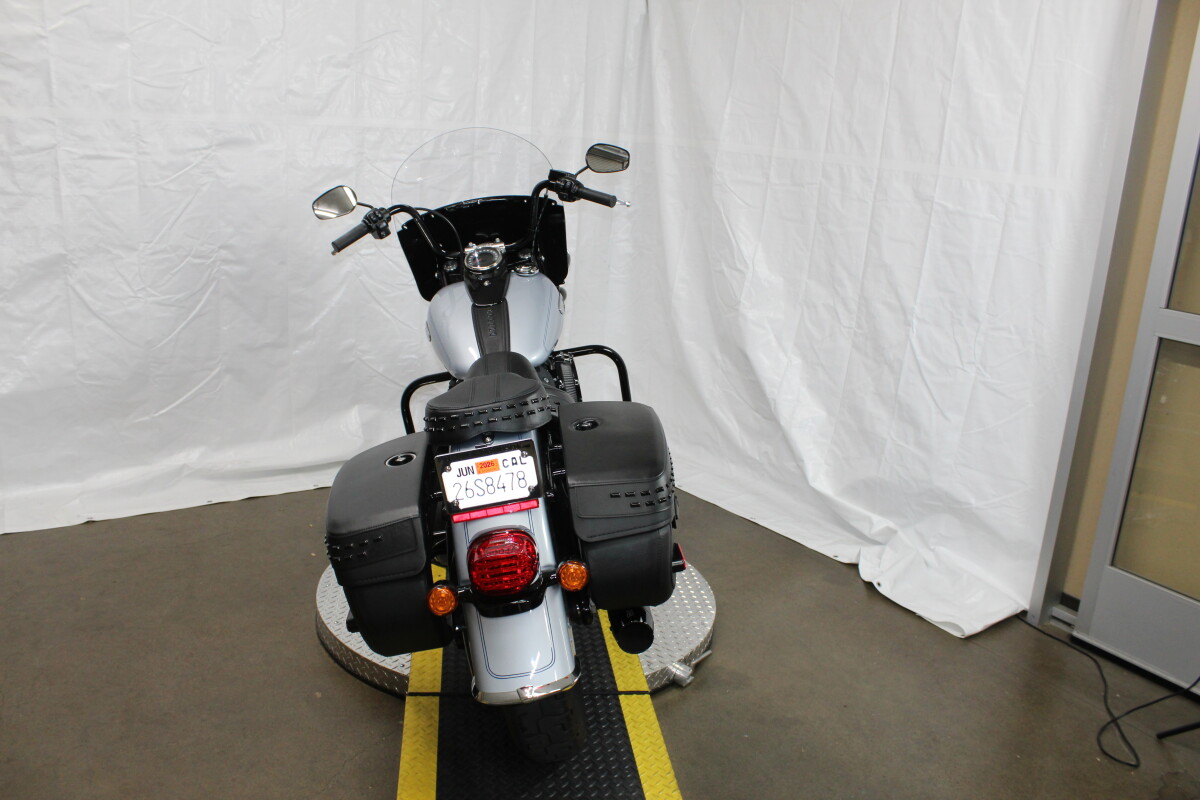 Harley-Davidson Heritage Classic 114 2024 FLHCS 041576T ATLAS SLV MTLIC W/ PINSTRIP - Photo 7