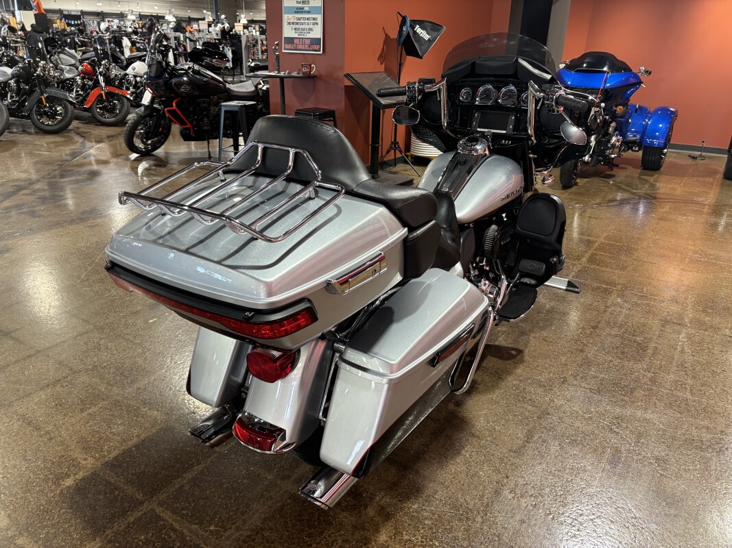 Harley-Davidson Ultra Limited 2015 FLHTK BRIL SLVR/V BLK W/ PINSTRIP - Photo 9
