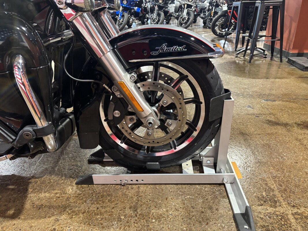 Harley-Davidson Ultra Limited 2015 FLHTK BRIL SLVR/V BLK W/ PINSTRIP - Photo 3