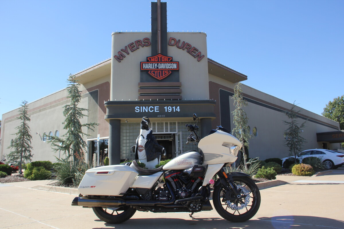 2024 Harley-Davidson CVO Road Glide ST Golden White Pearl