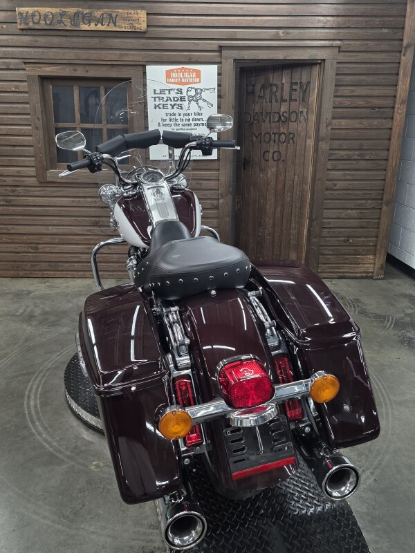 2021 Harley-Davidson Road King MIDNT CRIM/ STONE WASH WH P - Photo 4