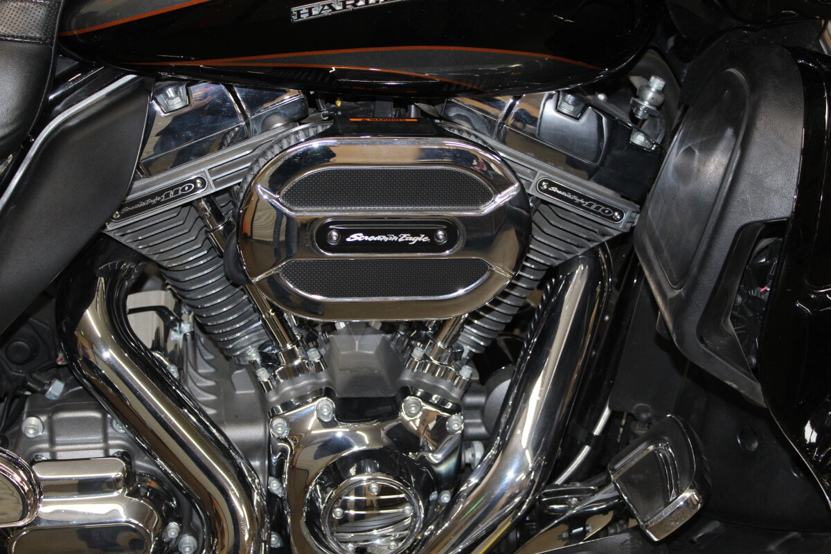 Harley-Davidson CVO Road Glide Ultra 2016 FLTRUSE 955089T CHR SLT/BARB DT W/PINSTRIPE - Photo 10