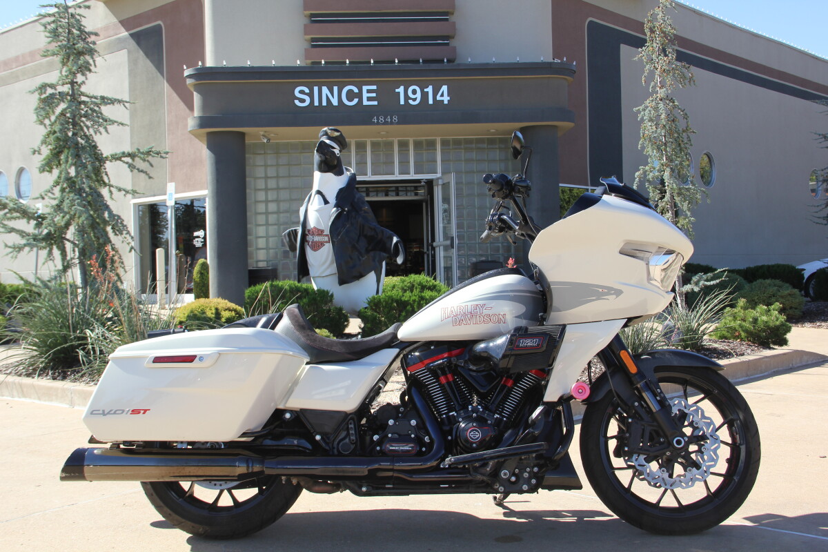 2024 Harley-Davidson CVO Road Glide ST Golden White Pearl - Photo 2