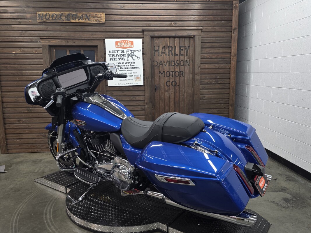 2025 Harley-Davidson Street Glide BLUE BURST/CHROME TRIM - Photo 4