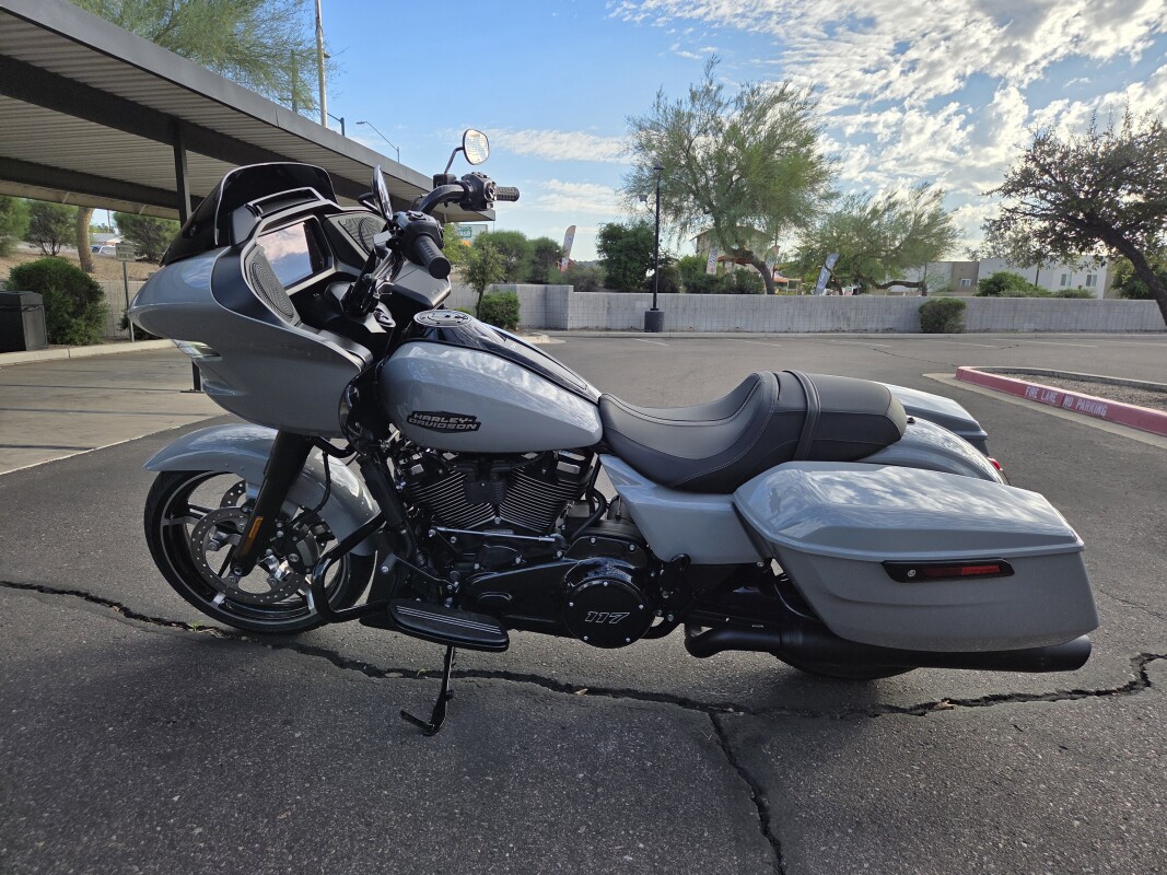 FLTRX 2025 Road Glide - Photo 4