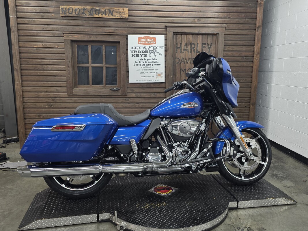 2025 Harley-Davidson Street Glide BLUE BURST/CHROME TRIM