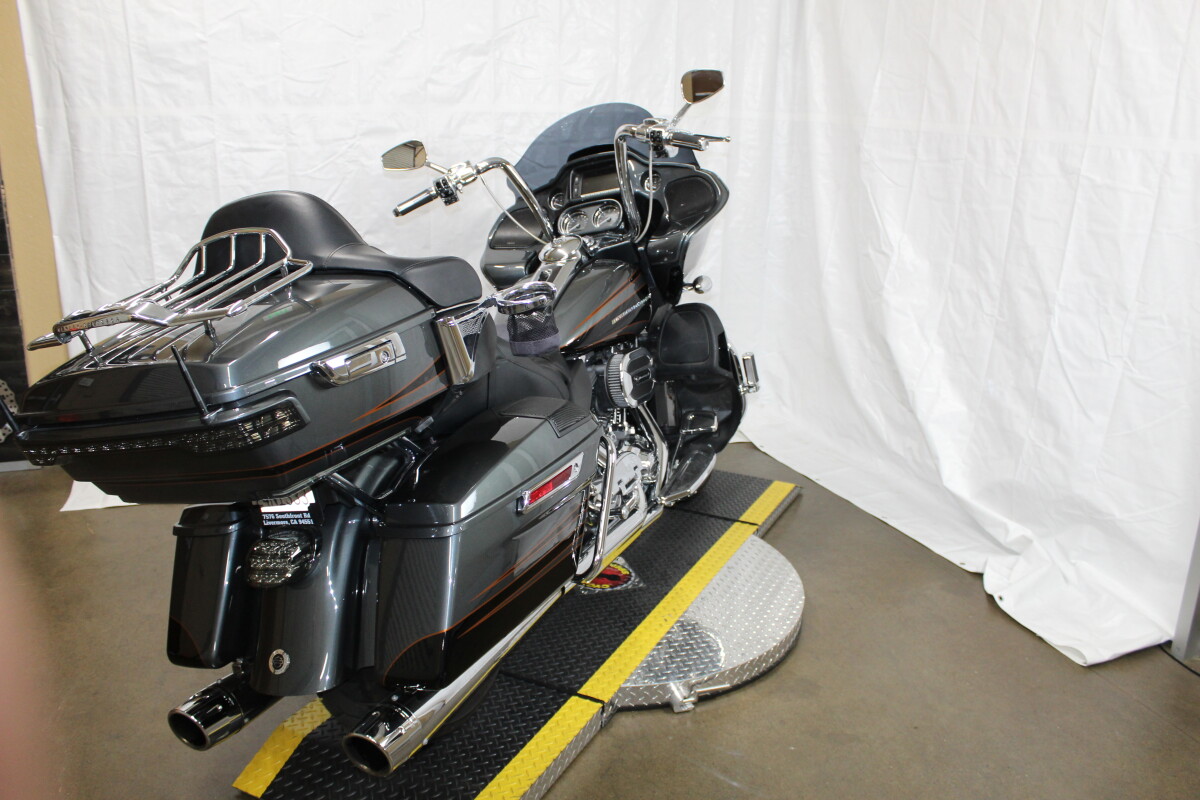Harley-Davidson CVO Road Glide Ultra 2016 FLTRUSE 955089T CHR SLT/BARB DT W/PINSTRIPE - Photo 2